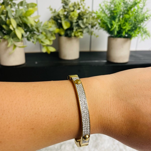 New - Picture 2 of 4